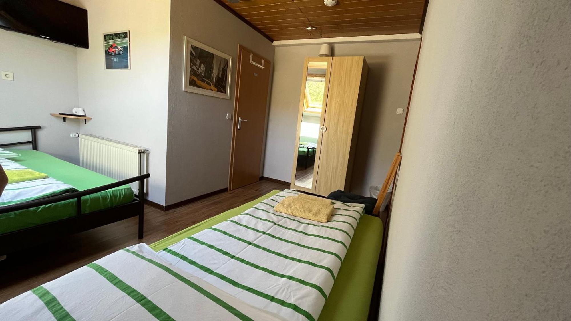 Franky House Am Nuerburgring Bed & Breakfast Quiddelbach Екстериор снимка